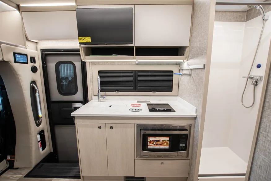 2026 Tiffin Wayfarer 25XLW | Photo 10 of 16