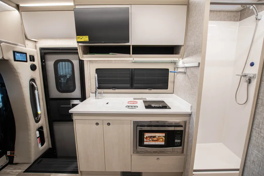 2026 Tiffin Wayfarer 25XLW | Photo 10 of 16