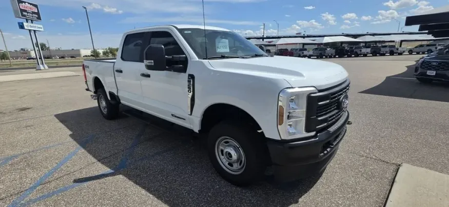 2026 Ford Super Duty F-250 | Photo 3 of 28
