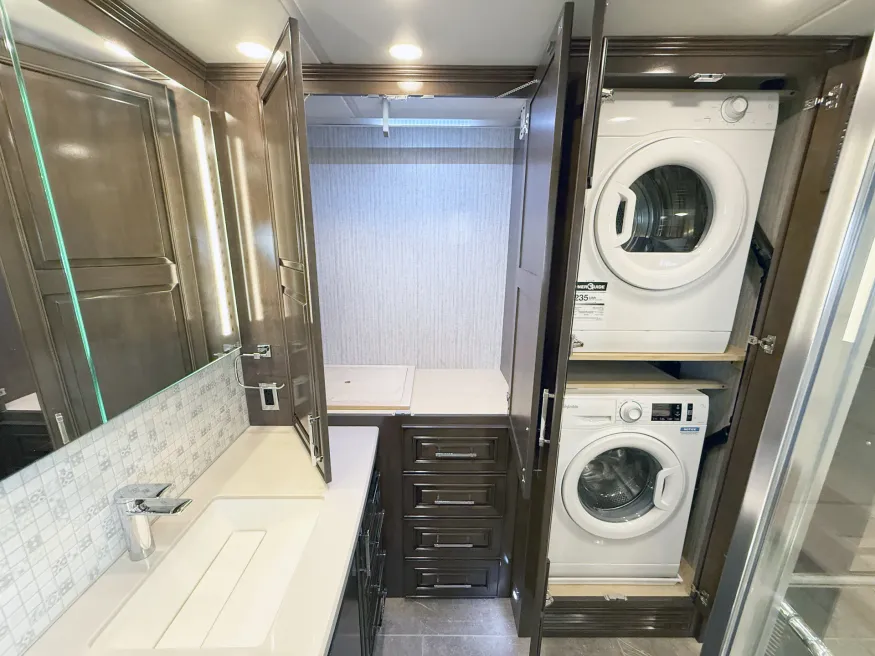 2024 Newmar Supreme Aire 4509 | Photo 19 of 31