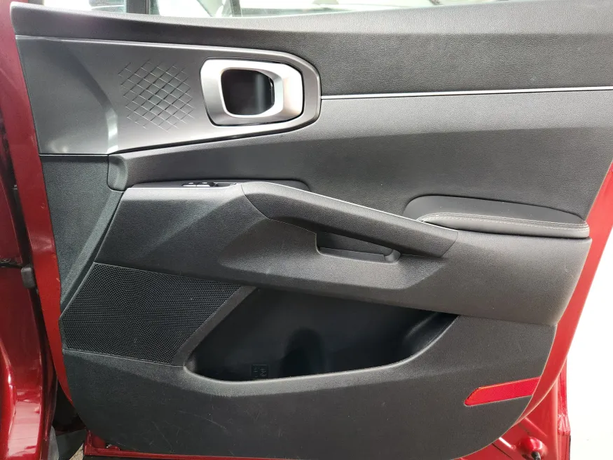 2023 Kia Sorento S | Photo 14 of 28