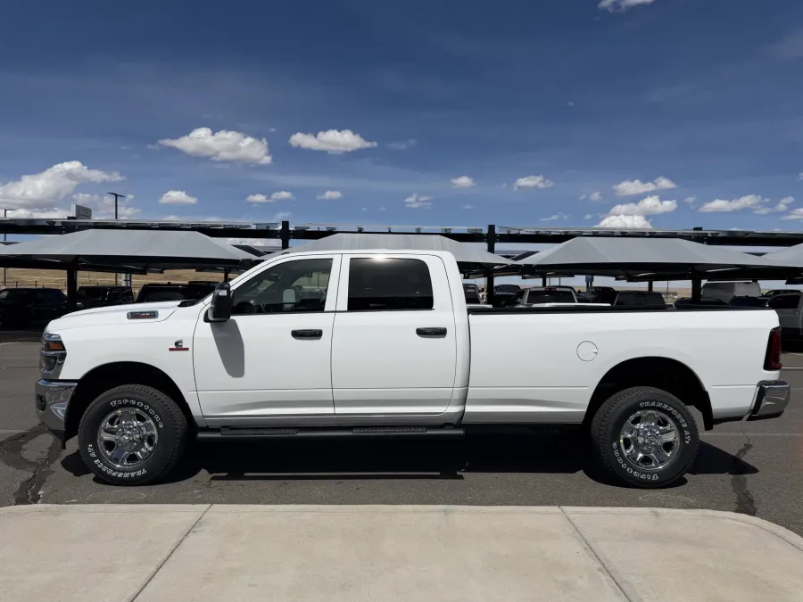 2026 RAM 2500 Tradesman | Photo 4 of 18