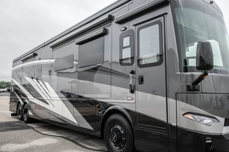 2026 Newmar Essex 4569 | Photo 6 of 34