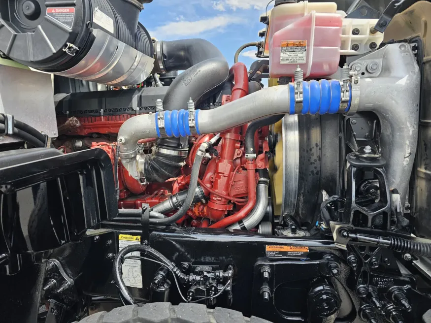 2024 Mack GU813 | Photo 15 of 17