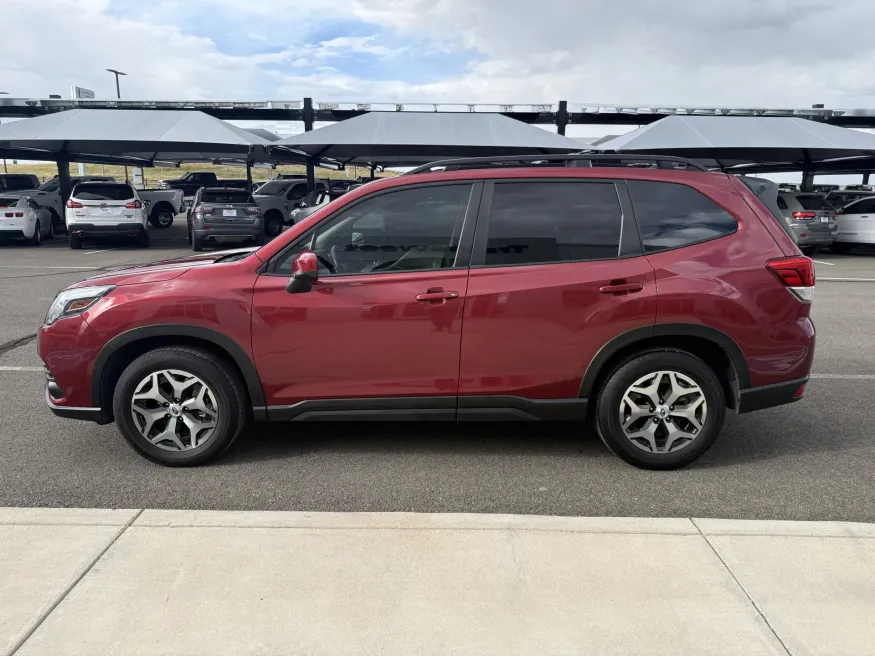 2024 Subaru Forester Premium | Photo 4 of 20