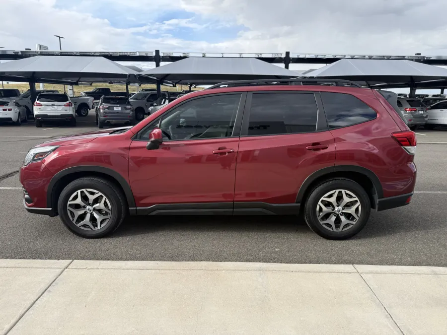 2024 Subaru Forester Premium | Photo 4 of 20