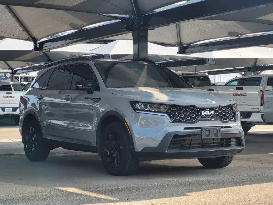 2022 Kia Sorento X-Line S | Photo 2 of 5