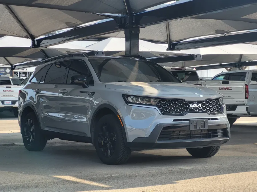 2022 Kia Sorento X-Line S | Photo 2 of 5