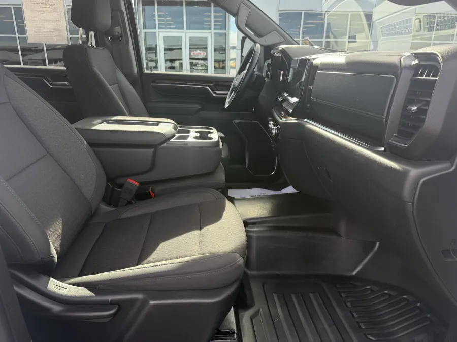 2024 GMC Sierra 3500HD SLE | Photo 10 of 19