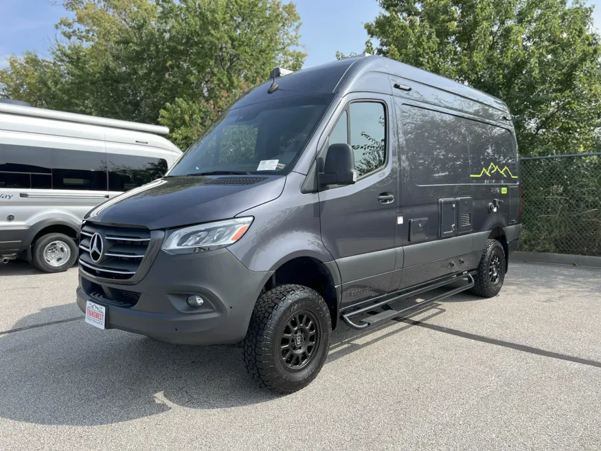 2022 Pleasure-way Rekon 4x4 | Photo 6 of 20