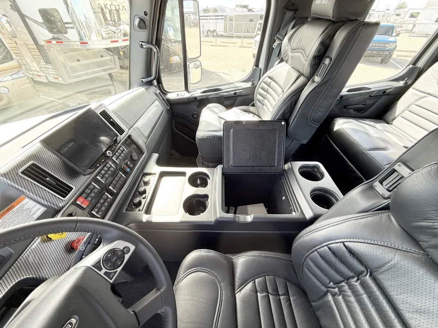 2026 Freightliner M2 112 SUMMIT HAULER | Photo 9 of 21