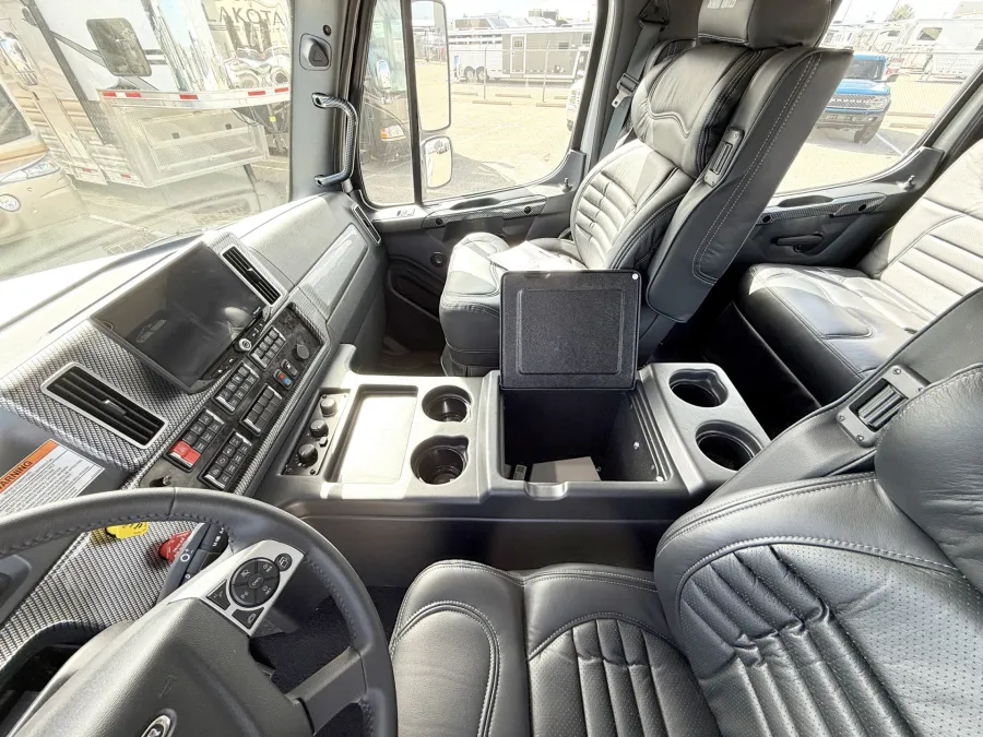 2026 Freightliner M2 112 SUMMIT HAULER | Photo 9 of 21