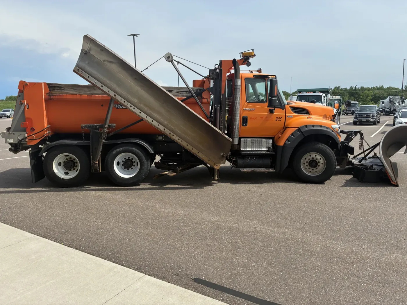 2014 International 7600 SFA | Photo 4 of 12