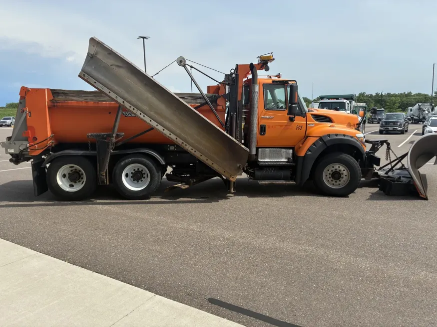2014 International 7600 SFA | Photo 4 of 12