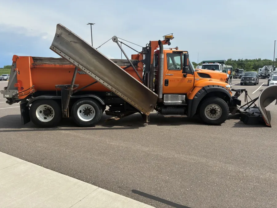 2014 International 7600 SFA | Photo 4 of 12