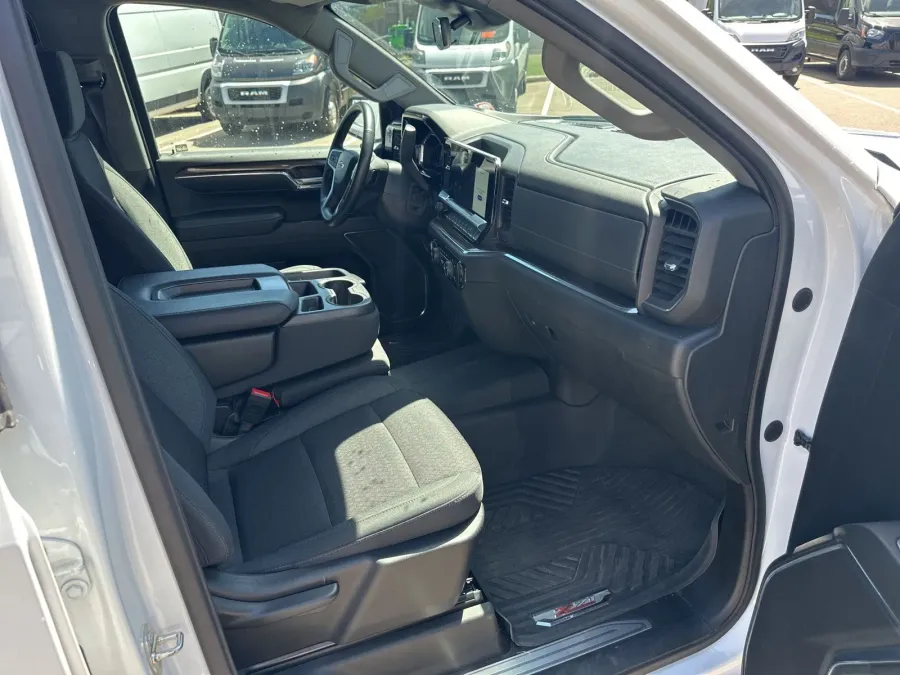 2023 Chevrolet Silverado 1500 RST | Photo 12 of 14