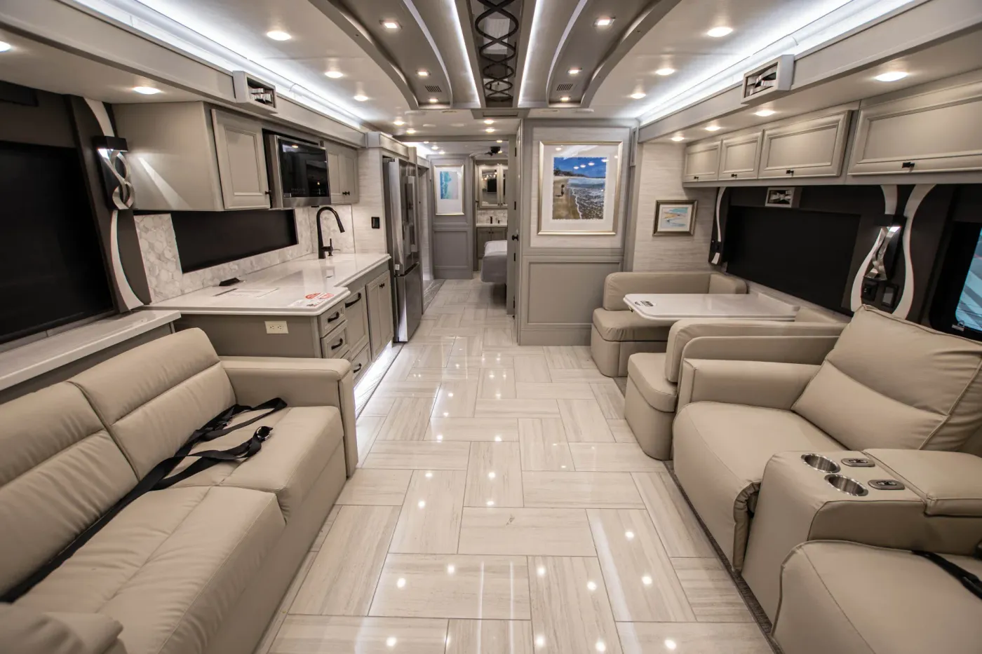 2026 Tiffin Phaeton 37BH | Photo 3 of 25