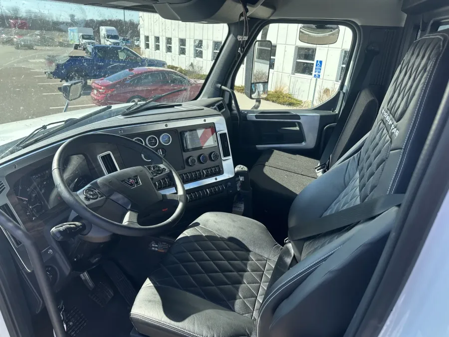 2027 Western Star 49X | Photo 11 of 14