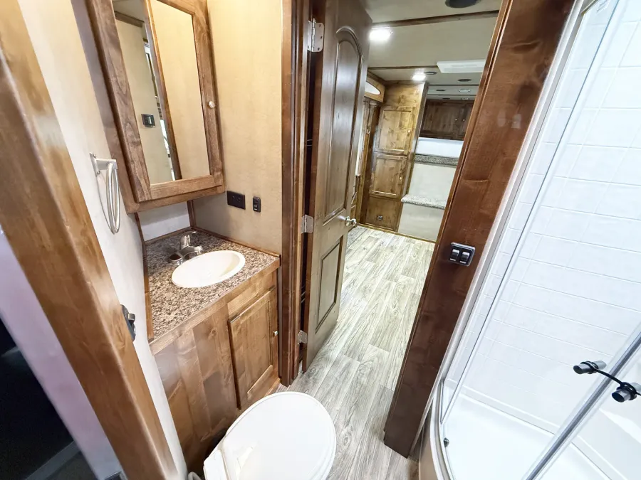 2025 Logan Coach Select 812 3HLQ | Photo 12 of 27