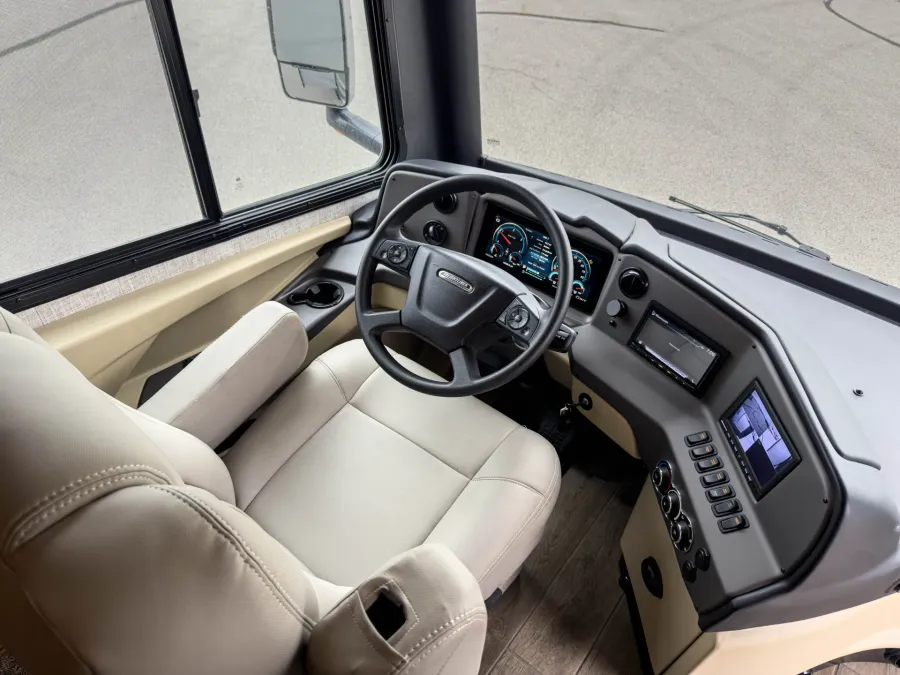 2023 Tiffin Allegro Red 33AA | Photo 9 of 25