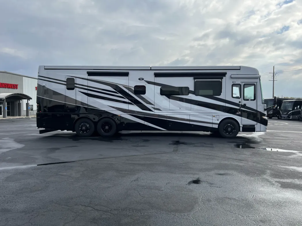 2026 Newmar Mountain Aire 4118 