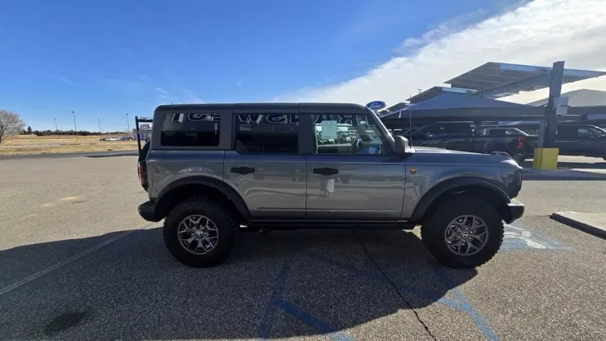 2025 Ford Bronco | Photo 4 of 25