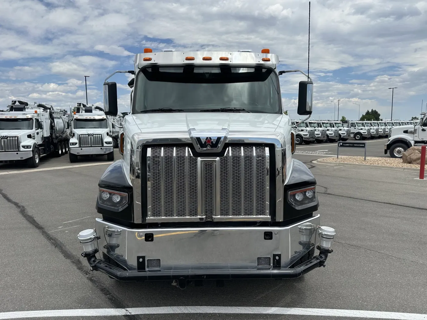 2024 Western Star 47X | Photo 2 of 22