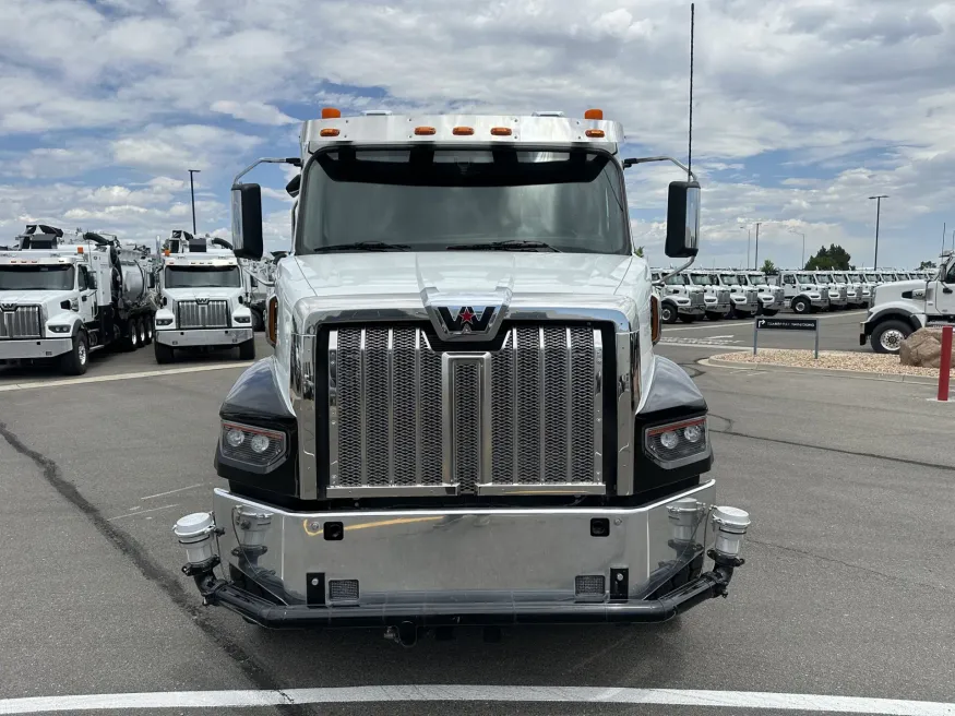 2024 Western Star 47X | Photo 2 of 22