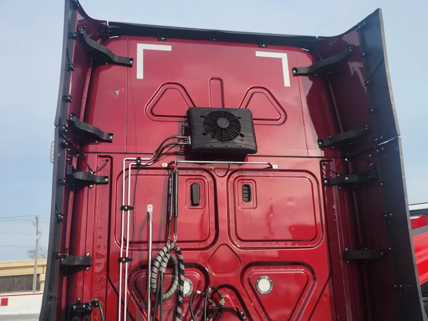 2022 Freightliner Cascadia | Photo 7 of 25