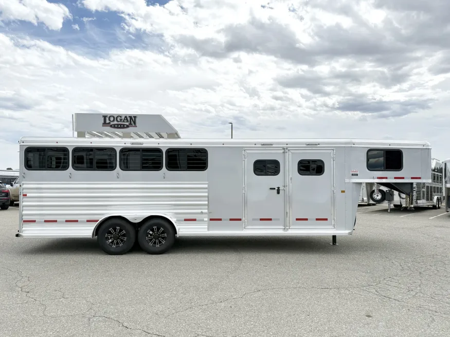 2026 Logan Coach Riot 4HGN | Photo 3 of 18