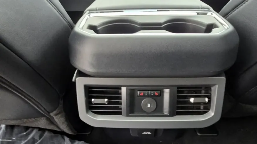 2026 Ford Super Duty F-350 | Photo 31 of 32