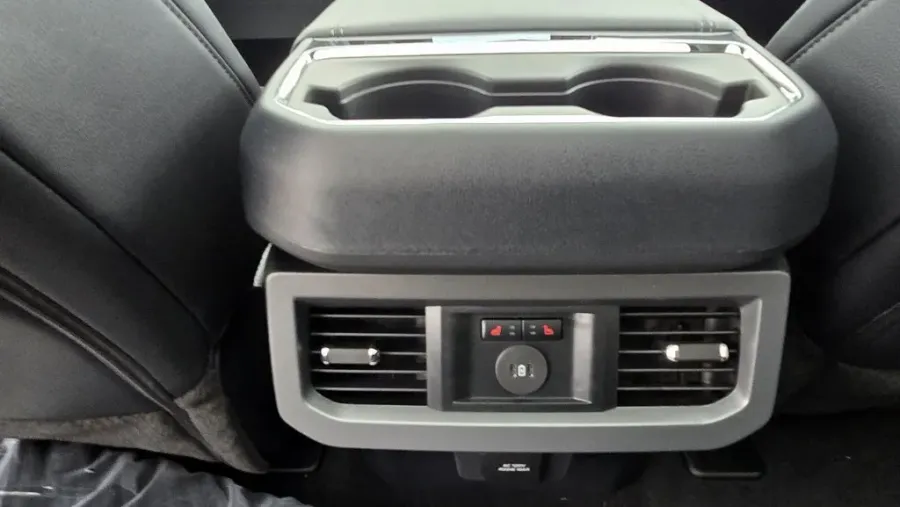 2026 Ford Super Duty F-350 | Photo 31 of 32