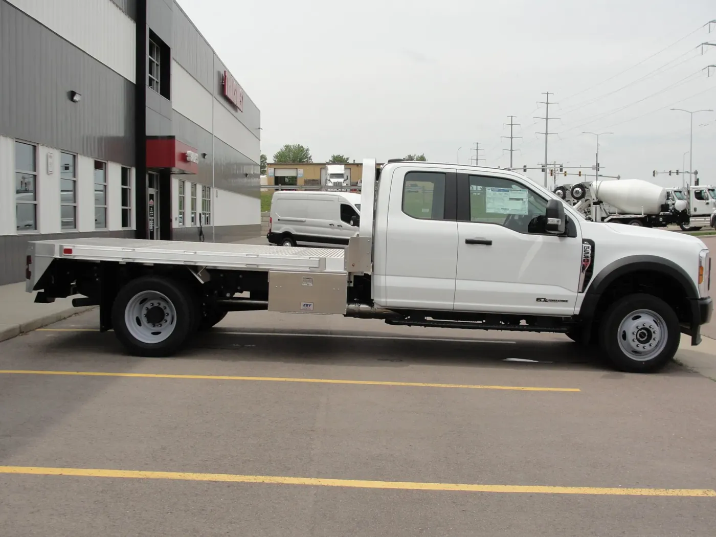 2025 Ford F-550 | Photo 4 of 10