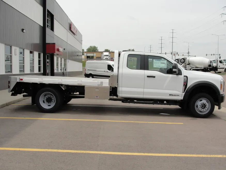 2025 Ford F-550 | Photo 4 of 10