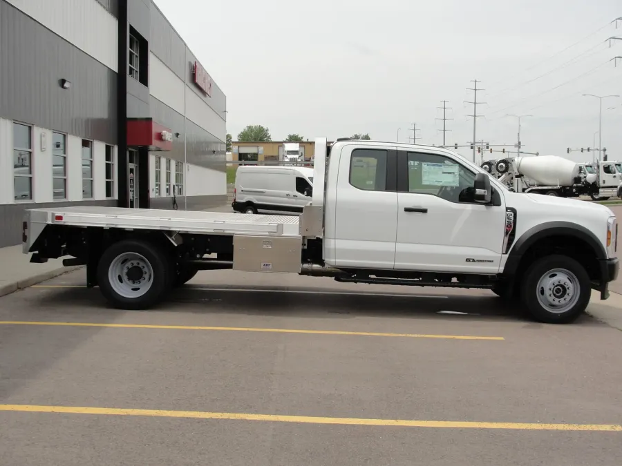 2025 Ford F-550 | Photo 4 of 10