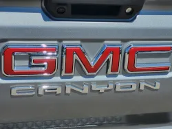 2026 GMC Canyon 4WD AT4 | Thumbnail Photo 10 of 26