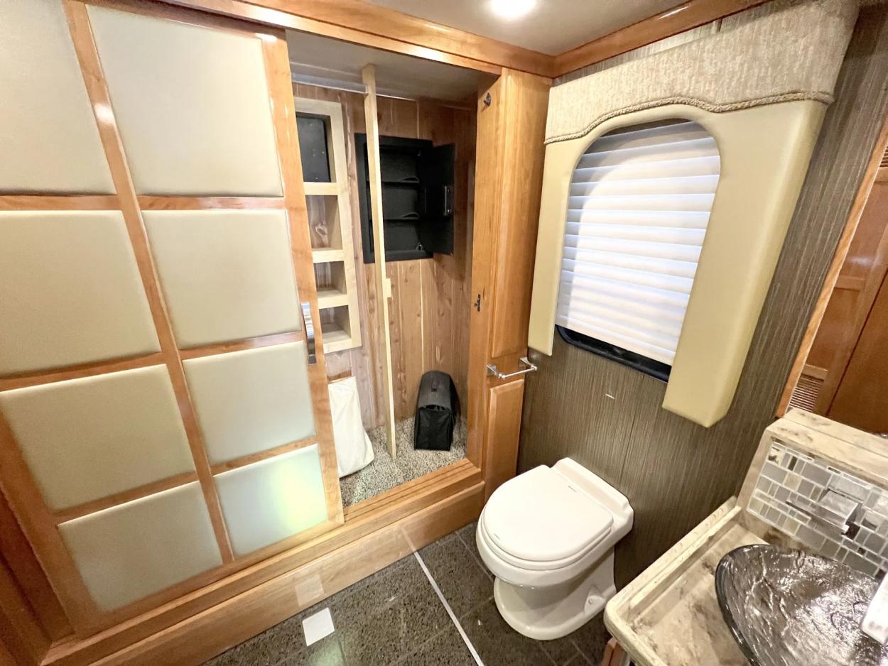 2014 Newmar King Aire 4593 | Photo 20 of 34