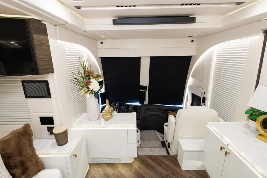 2026 Emerald Prevost H3-45 Triple Slide | Photo 6 of 29