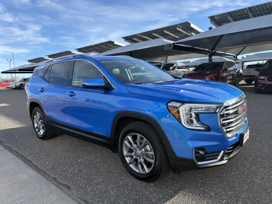 2024 GMC Terrain SLT | Photo 6 of 22