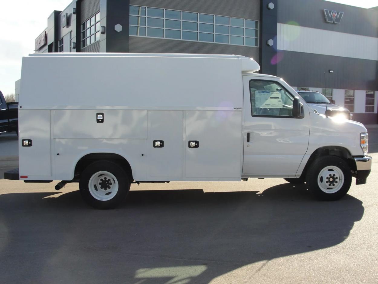 2024 Ford E350 | Photo 6 of 17