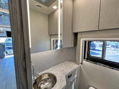 2022 Newmar King Aire 4533 | Thumbnail Photo 20 of 44
