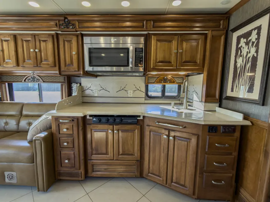2013 Tiffin Phaeton 36QSH | Photo 23 of 39