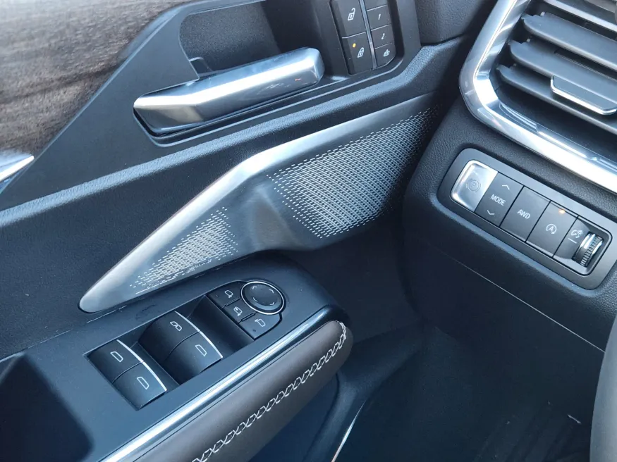 2026 GMC Acadia Denali Ultimate | Photo 17 of 25