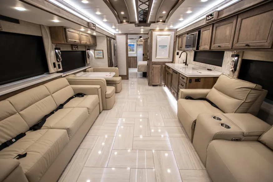 2026 Tiffin Phaeton 44OH | Photo 3 of 31