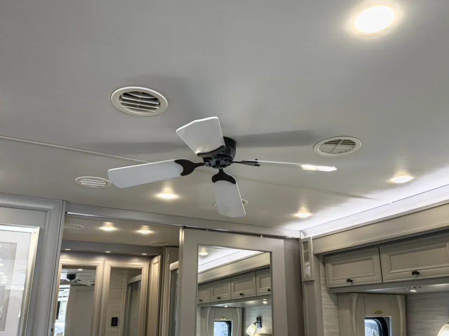 2026 Tiffin Phaeton 37 BH | Photo 28 of 43