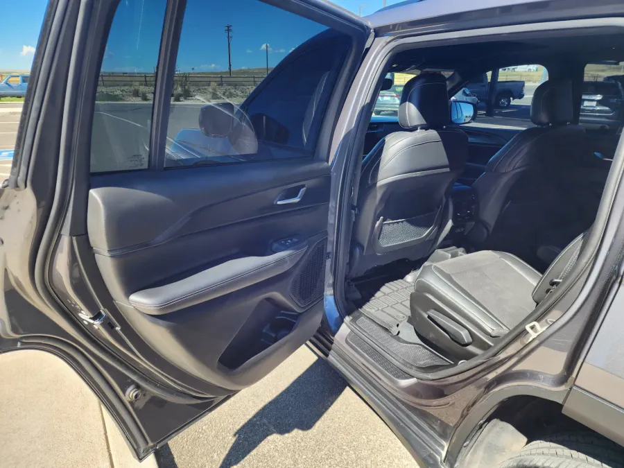 2024 Jeep Grand Cherokee L Altitude X | Photo 10 of 28