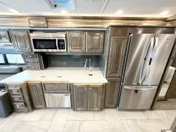 2019 Fleetwood Discovery 40M LXE | Thumbnail Photo 11 of 30