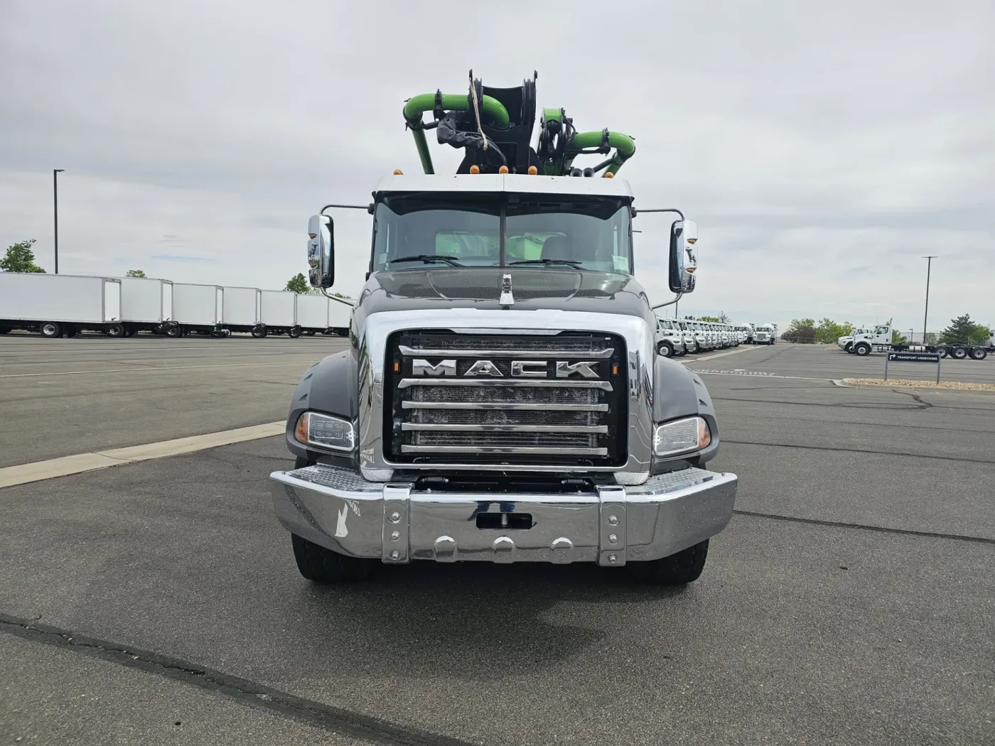 2024 Mack Granite | Photo 2 of 31