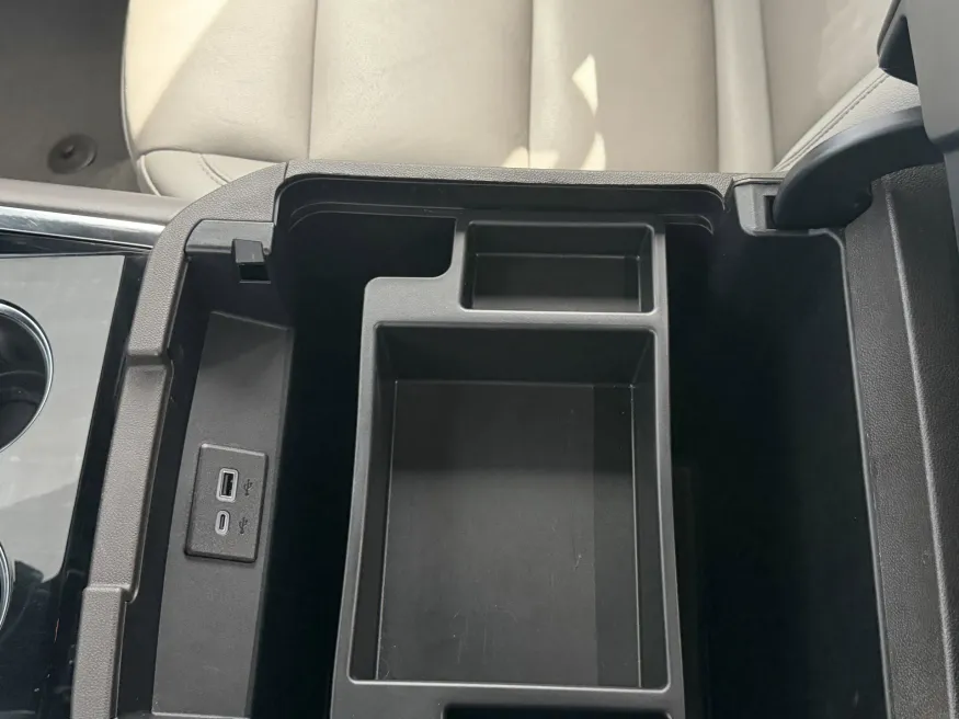 2025 Chevrolet Suburban LT | Photo 21 of 24