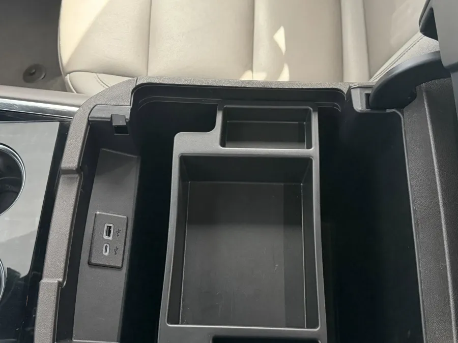 2025 Chevrolet Suburban LT | Photo 21 of 24